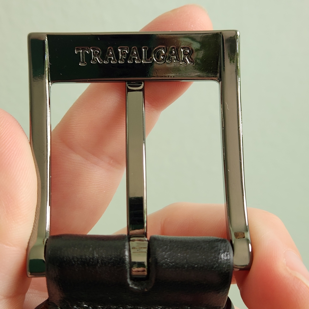 Trafalgar Black Leather Belt Men's Size 44 NEW Full Grain Leather Everyday Belt - Picture 4 of 7